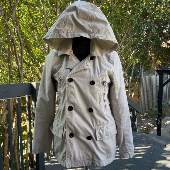 ❤️Host Pic❤️ 100% cotton Zara Boys Trench Coat / size 11/12 / removable  hoodie - Picture 2 of 9